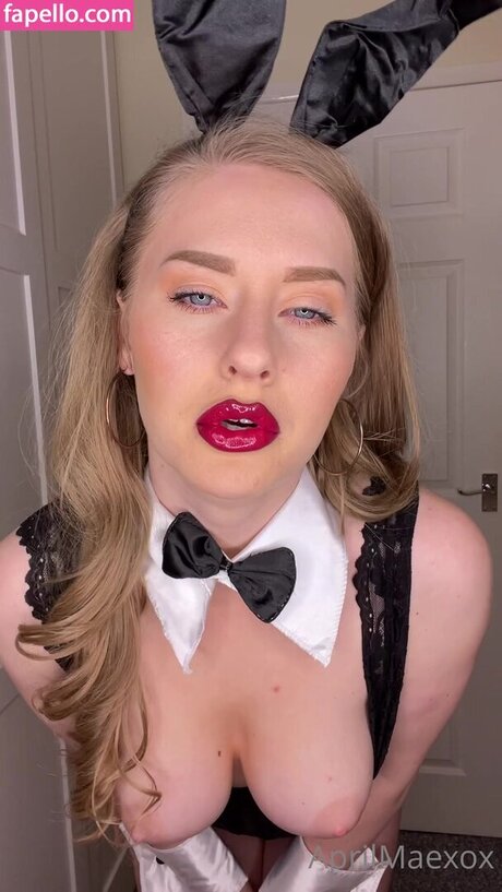 April Mae Xox onlyfans strip tease