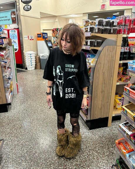 Trinity Manaj strip onlyfans