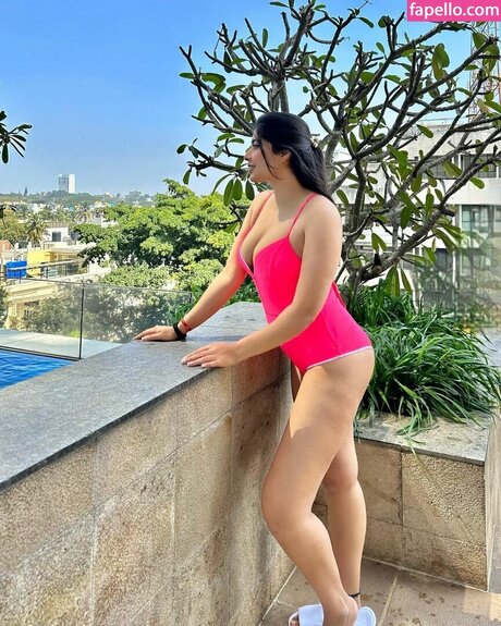 Nikita Sharma onlyfans picture
