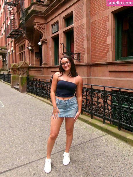 Izzy Moreno onlyfans picture