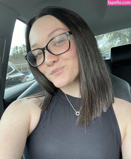 Izzy Moreno onlyfans images