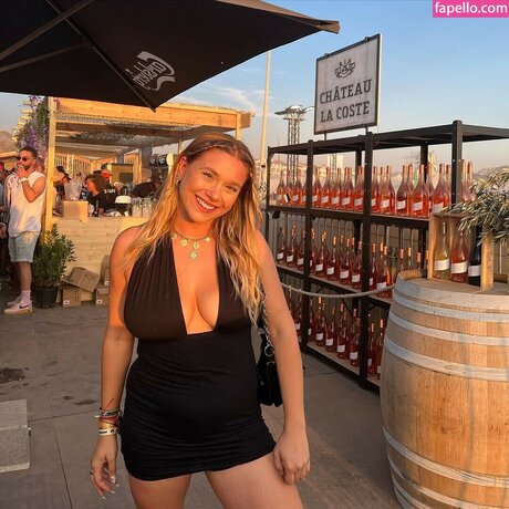 shemale outdoor onlyfans perfect slide