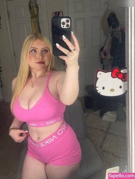 blonde famous onlyfans exclusive plate