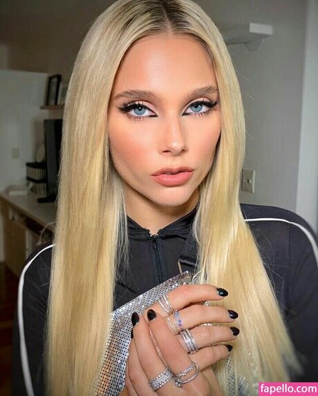 Valentina Zenere onlyfans boobs