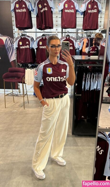 Kate Tracey onlyfans strip tease