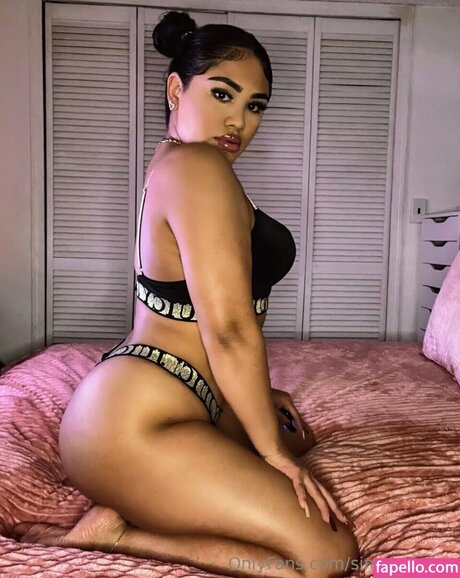 Claudia Vanessa onlyfans topless