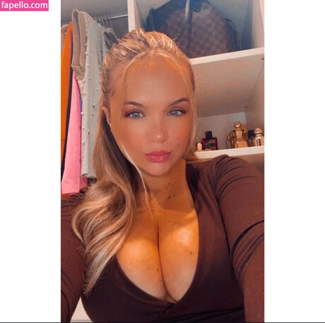 Chloe Hamilton naked onlyfans