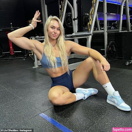Livi Sheldon feet onlyfans