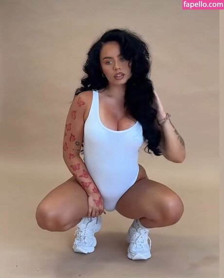 Elley Davies naked onlyfans