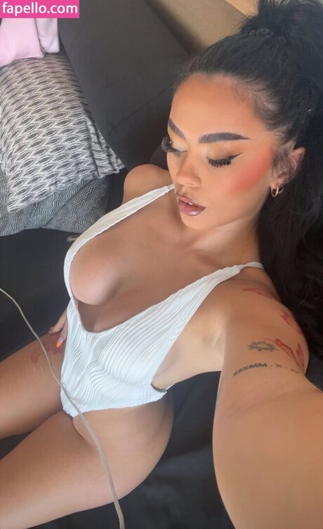 Elley Davies desnuda onlyfans