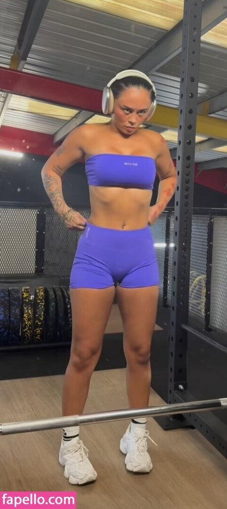 Elley Davies onlyfans public photos