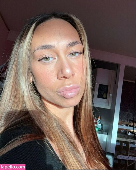 Sarah Aanes Turkmen tits onlyfans