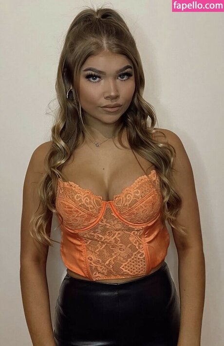 Tillybartram only fans leaked