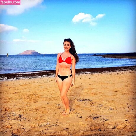 Amber Doig onlyfans photos