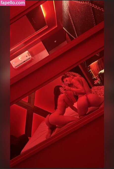 lesbian kissing onlyfans hot sex artwork