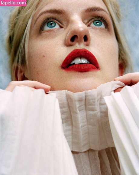 Elisabeth Moss onlyfans nude leak