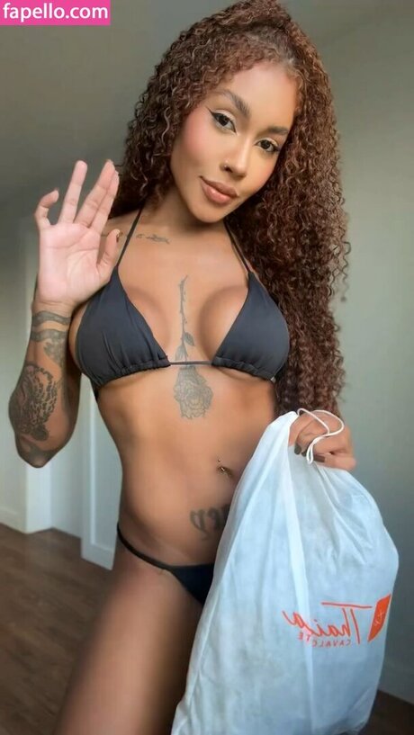 Giovanna Jacobina onlyfans leajs