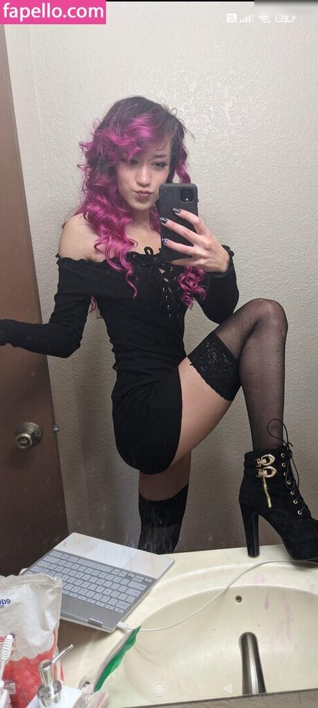 Queen Tofu onlyfans model images