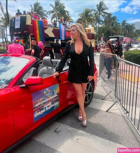 June Diane Raphael onlyfans content type