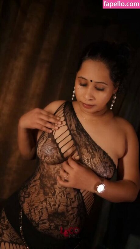 Gowri Mathews nude onlyfans