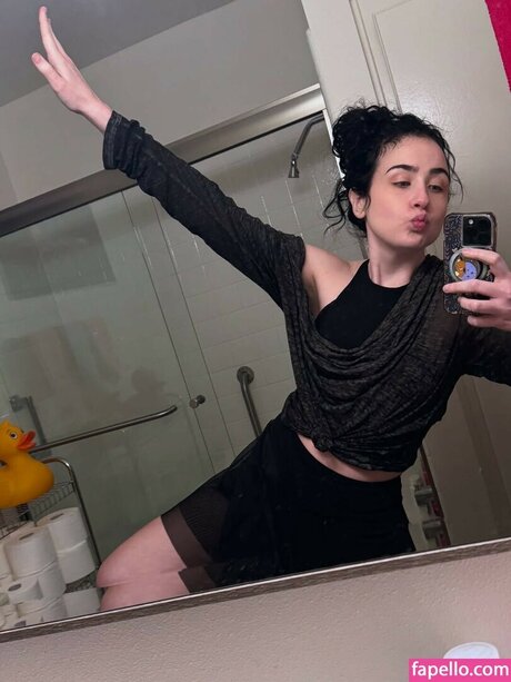 Amy Roberts onlyfans leake