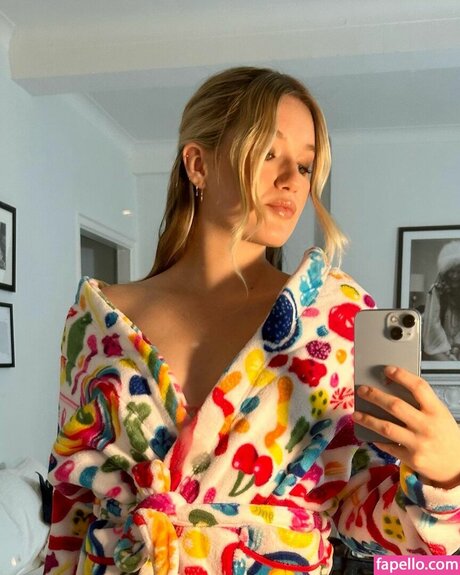 West Duchovny onlyfans strip tease