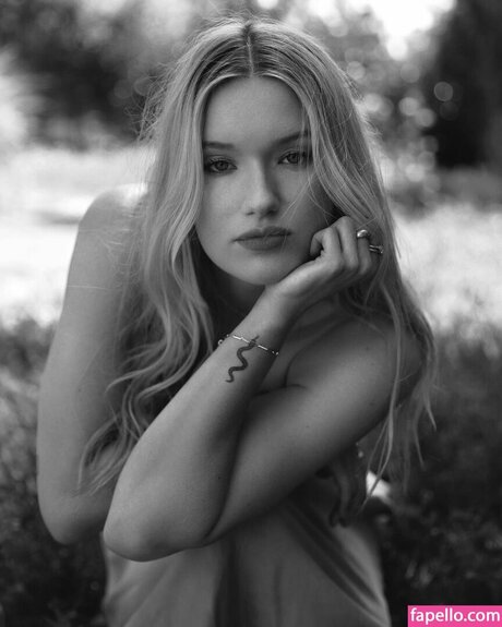 West Duchovny onlyfans fotos