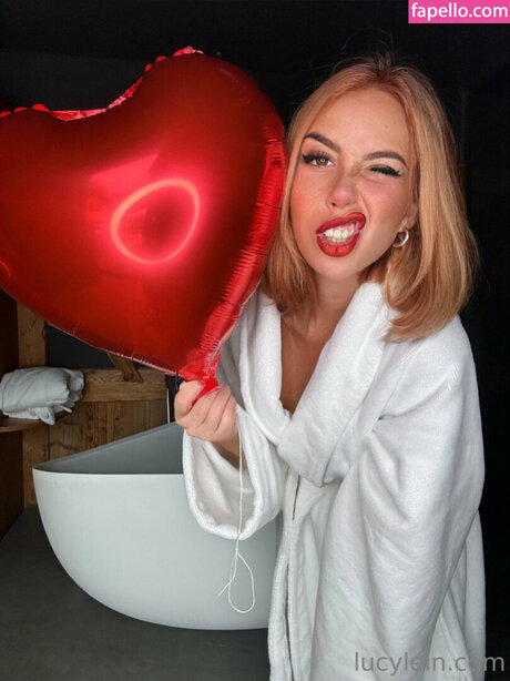 Lucy L3in onlyfans topless