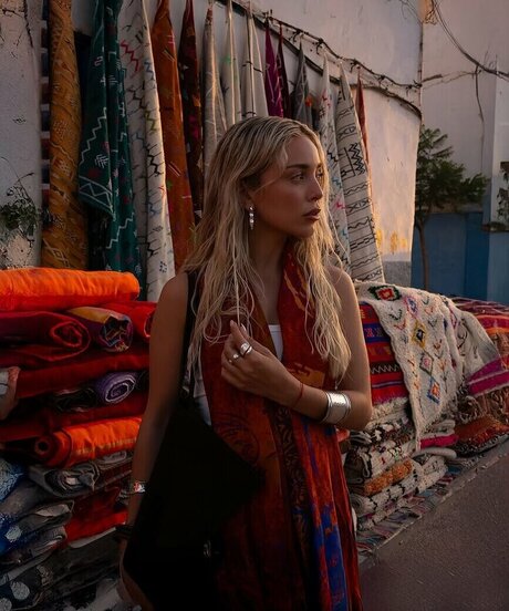 Ana Mena Profile image