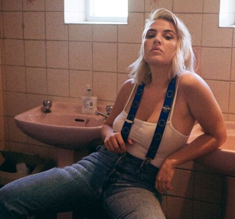 Rebecca Lucy Taylor onlyfans ass