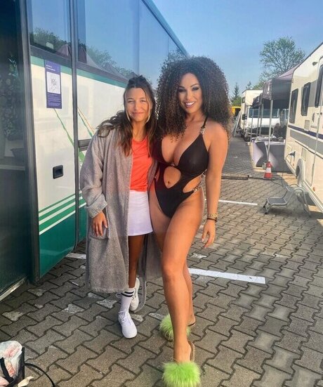 Paulina Fok onlyfans model photo