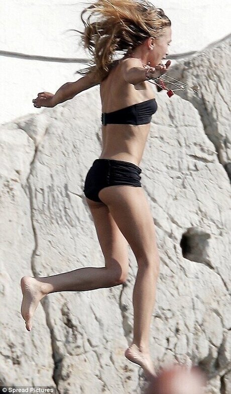 Olsen Twins onlyfans striptease