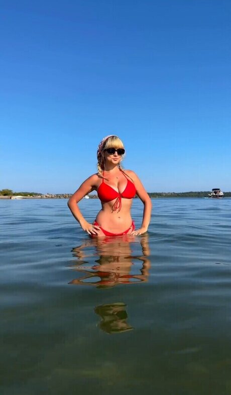 Ella Ballentine only fans pic