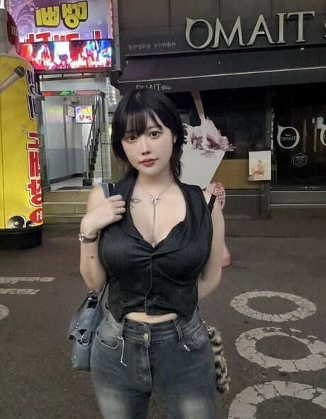 leelynchan onlyfans sextape leak