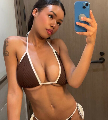 giamchildress onlyfans nude tits