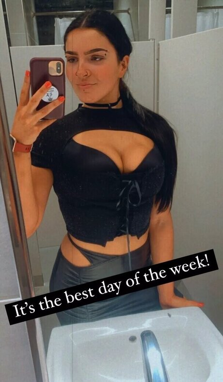 Persia Pirotta only fans content