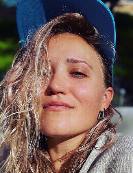 emilyosment onlyfans striptease