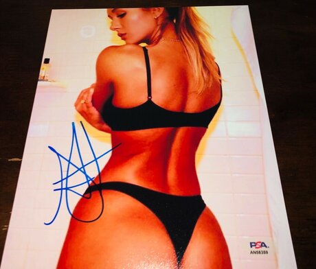 NiykeeHeaton onlyfans naked leak