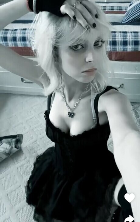 Sophie Powers nude onlyfans