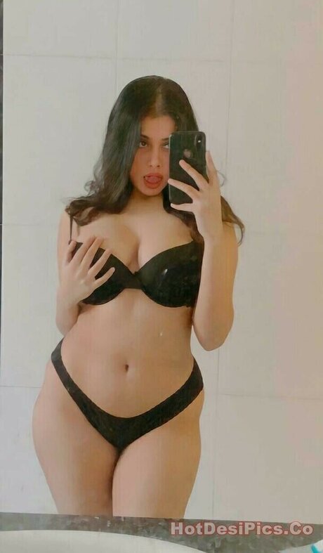 Nudrat Zahra Chowdhury onlyfans leaked