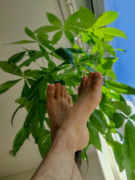 ToeSwirler onlyfans topless