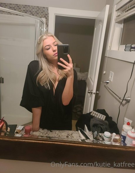 kutie katfree onlyfans strip