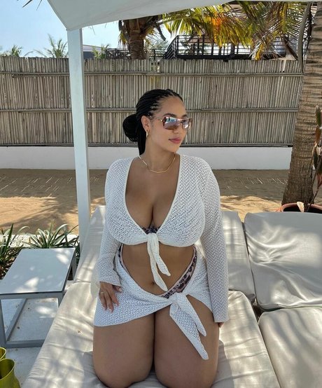 Katelyn Folasade onlyfans strip tease