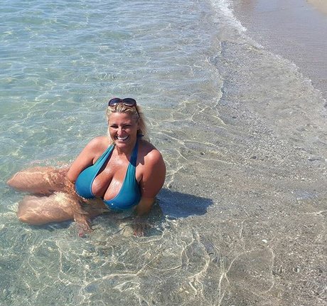 chicks with dicks onlyfans hd depiction