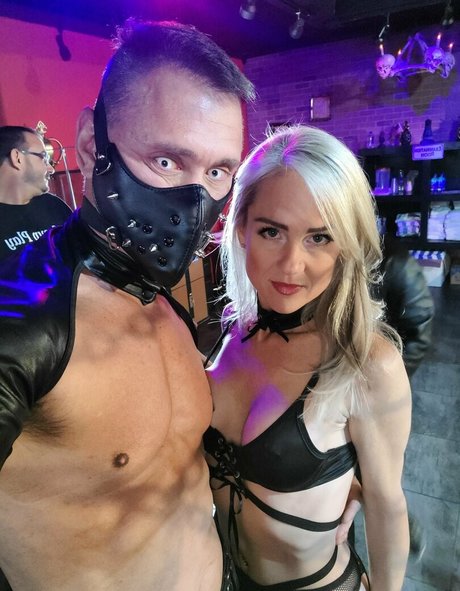 swinger couple  depiction