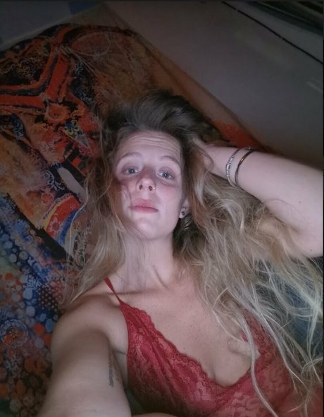 hornycavegirl onlyfans tits