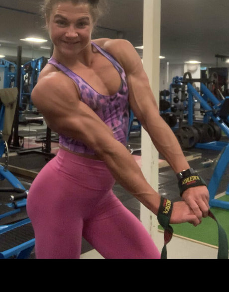 emilyjbrand98 onlyfans nude tits