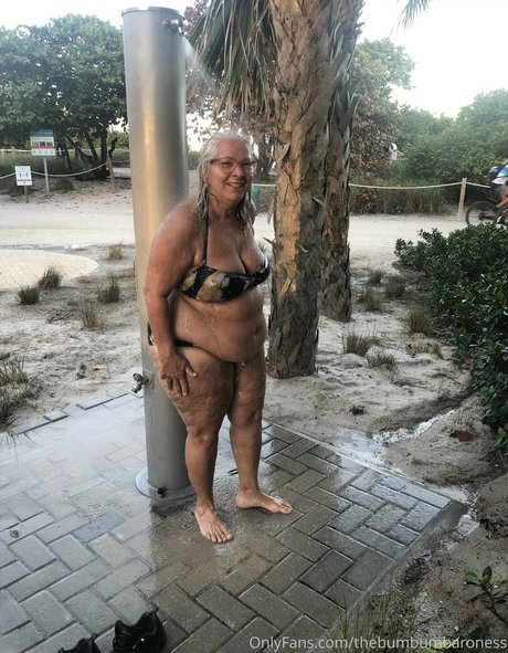 thebumbumbaroness onlyfans nude tits