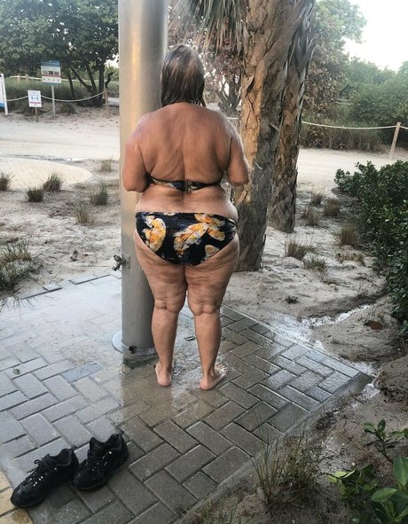 thebumbumbaroness nude on onlyfans