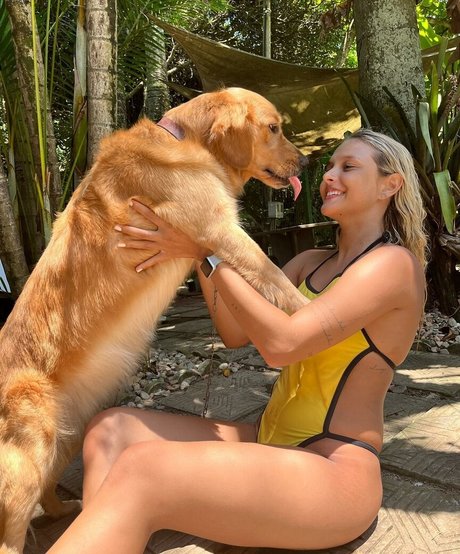 Laura Schadeck topless onlyfans